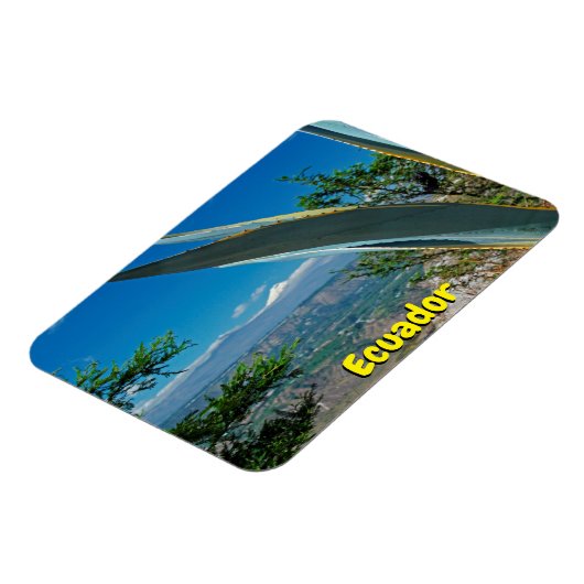 コトパシ火山、エクアドル マグネット (左側)