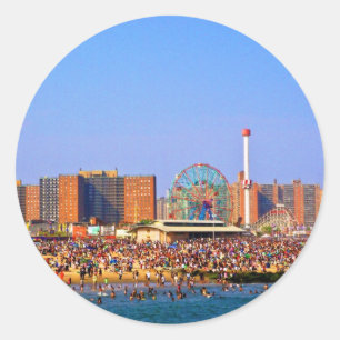 コニーアイランドのビーチ- NYCのステッカー ラウンドシール