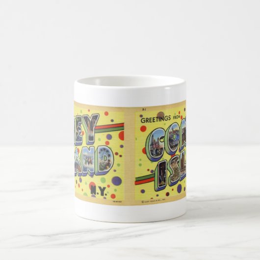 コニーアイランドのヴィンテージの郵便はがきのマグからの挨拶 コーヒーマグカップ (中央)