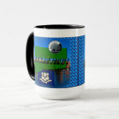 コネチカットの地図、文字フェイク、四半期、旗の景色 マグカップ (正面左)