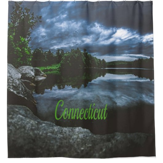 コネチカット美しい湖の木 シャワーカーテン (正面)