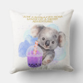 コハラ引用文 – ジャストコハラボバアドベンチャー クッション (裏面)