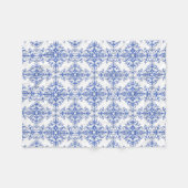 コバルトブルーとホワイトフローラダマスクスタイルパターン フリースブランケット (正面(横))