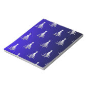 コバルトブルーのクリスマスツリーズシルバー ノートパッド (回転)