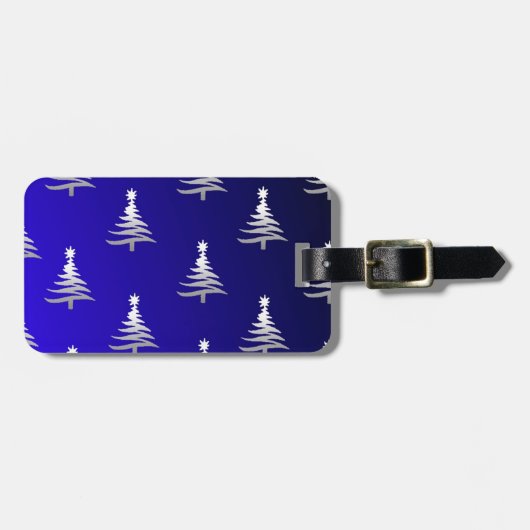 コバルトブルーのクリスマスツリーズシルバー ラゲッジタグ (正面横)