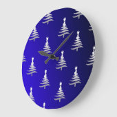 コバルトブルーのクリスマスツリーズシルバー ラージ壁時計 (傾斜)