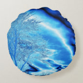 コバルトブルーの空に氷の冬の木 ラウンドクッション (裏面)
