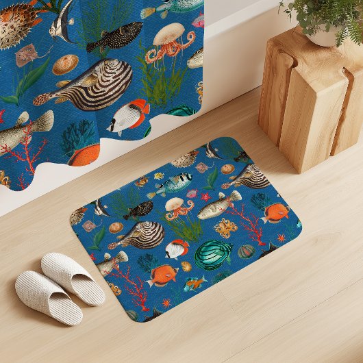 コバルトブルーの背景に色とりどりのオセアニアの魚 バスマット