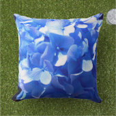 コバルトブルーフローラエレガントブルーアジサイ アウトドアクッション (芝生)