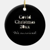 コビデパーソナライズされたィークリスマス生物学的災害［有害物質］ホリディセー セラミックオーナメント (裏面)