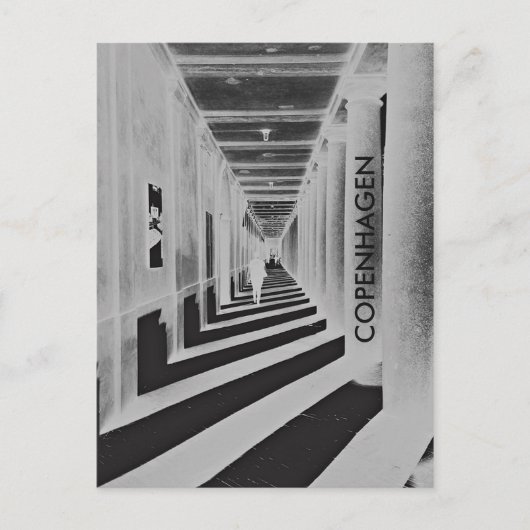 コピクールユニークモダンーゲン女性歩く ポストカード (正面)