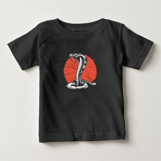 コブラのフードオープン、攻撃するヘビ ベビーTシャツ (正面)