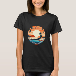 コブラポーズ – ブジャンガサナIヨガサンセットグラフィック Tシャツ
