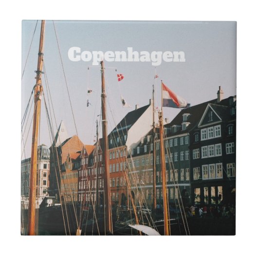 コペンハーゲンの象徴的なNyhavn、デンマーク タイル (正面)