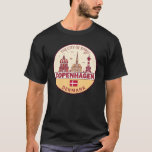コペンハーゲンデンマークシティスカイラインエンブレム Tシャツ<br><div class="desc">デンマークの街のモニュメントとランドマークを取り上げたコペンハーゲンのミニマルなカラフルアートデザイン。</div>