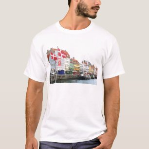 コペンハーゲン、DanmarkのNyhavn運河 Tシャツ
