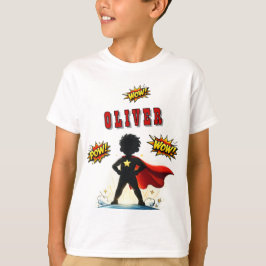 コミックスタイルのスーパーヒーロー少年 名前 誕生日パーティー Tシャツ