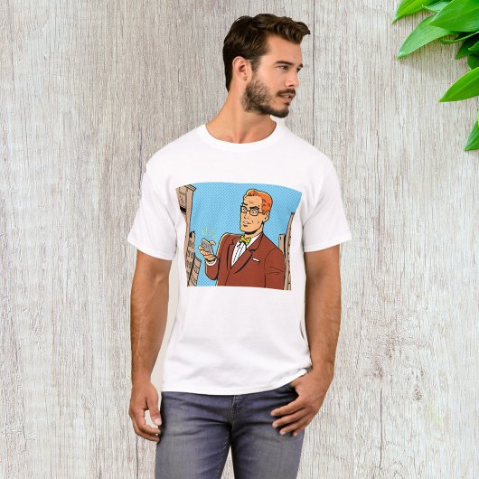 コミックスタイルの携帯電話を覗く男性 Tシャツ