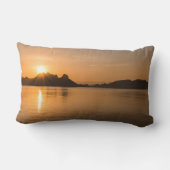 コモドアイランドアットサンセット ランバークッション (裏面)