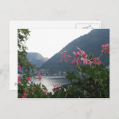 コモ湖上空のピンク色の花 ポストカード (正面/裏面)