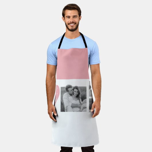 コラージカップルの写真とハグとキスPInkハート エプロン (着用した状態)