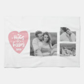 コラージカップルの写真とハグとキスPInkハート キッチンタオル (横)