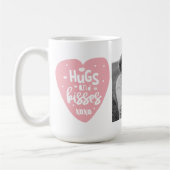 コラージカップルの写真とハグとキスPInkハート コーヒーマグカップ (左)