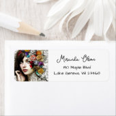 コラージュアート |かわいらし髪に花を付けた女の子 ラベル (インサイチュ)