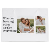 コラージュモダンフォトロマンチックなカップル引用文ギフト ラージペーパーバッグ (正面)