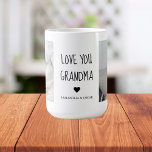 コラージュモダン写真おばあちゃんギフト愛最高の愛 コーヒーマグカップ<br><div class="desc">あなたのモダンおばあちゃんのコラージュ写真は、彼女がどれほど愛し、彼女を感謝しているかを示すために完璧な贈り物になることができる。このユニーク思いやりある贈り物は素晴らし、あなたの特別な思い出を一緒に保存し、彼女の家で表示できる美しい芸術作品を作成する方法である。コラージュを作成するには、あなたのお気に入りのあなたの写真の一部を収集し、写真編集ソフトウェアまたはアプリを使用してクリエイティブと目を引く方法でそれらを配置する。また、彼女に対する愛と感謝の文字表現や引用文を追加することができる。</div>