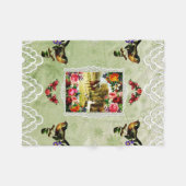 コラージュヴィンテージレトロとレースと花 フリースブランケット (正面(横))