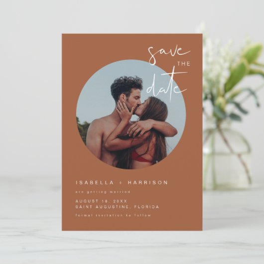 コリアンダー燃えたオレンジテラコッタ日付を保存 招待状 (スタンド正面)