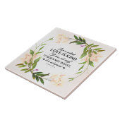 コリントの第一 13:4 愛は忍耐強い ピンク フローラル タイル (側面)