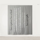 コリント人への手紙　愛は忍耐強い（グレー背景のモノクロ） タペストリー (正面)