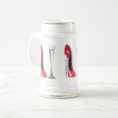 コルクせん抜きの小剣の靴およびシャンペンのフルートガラス ビールジョッキ (正面左)