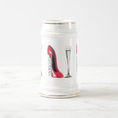 コルクせん抜きの小剣の靴およびシャンペンのフルートガラス ビールジョッキ (中央)