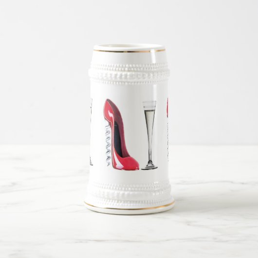 コルクせん抜きの小剣の靴およびシャンペンのフルートガラス ビールジョッキ (中央)