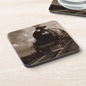 コルクのコースターのヴィンテージのセピア色の蒸気機関車の列車 コースター (左側)