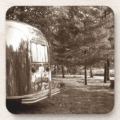 コルクのコースターのヴィンテージの光沢があるアルミニウムキャンピングカートレーラー コースター (正面)