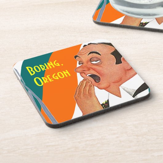 コルクのコースター場所によって示されるBoringオレゴンのあくびの町 コースター (左側)