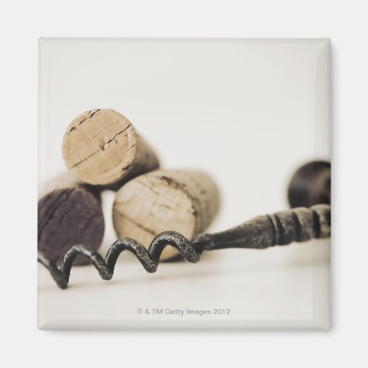 コルク栓抜きのワインのコルク マグネット (正面)