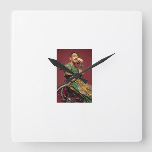 コレクションはBの折衷的な精神を表す スクエア壁時計 (正面)