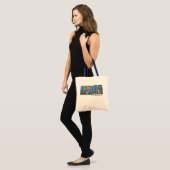 コロラドカラフルキャンピングモザイクアートワークw/Bears トートバッグ (正面(モデル))