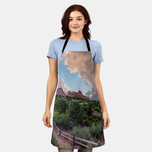 コロラドスリーピングジャイアントサンライズエプロン エプロン (着用した状態)