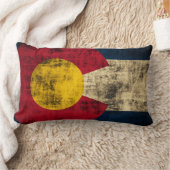 コロラド州のヴィンテージのグランジな旗 ランバークッション (ブランケット)