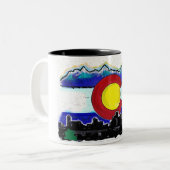 コロラド州の旗のデンバーのスカイラインの芸術的なコーヒー・マグ ツートーンマグカップ (正面左)