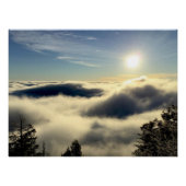 コロラド州の春上空の雲の上に昇る太陽。 ポスター (正面)