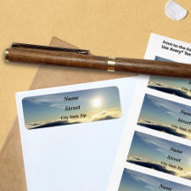 コロラド州の春上空の雲の上に昇る太陽。