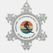 コロラド州スキーウィンターパーク – マンスキーヤー，ブラック文字 スノーフレークピューターオーナメント (正面)