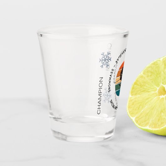 コロラド州スキースノーマス – マンスキーヤー、ブラック文字 ショットグラス (左)